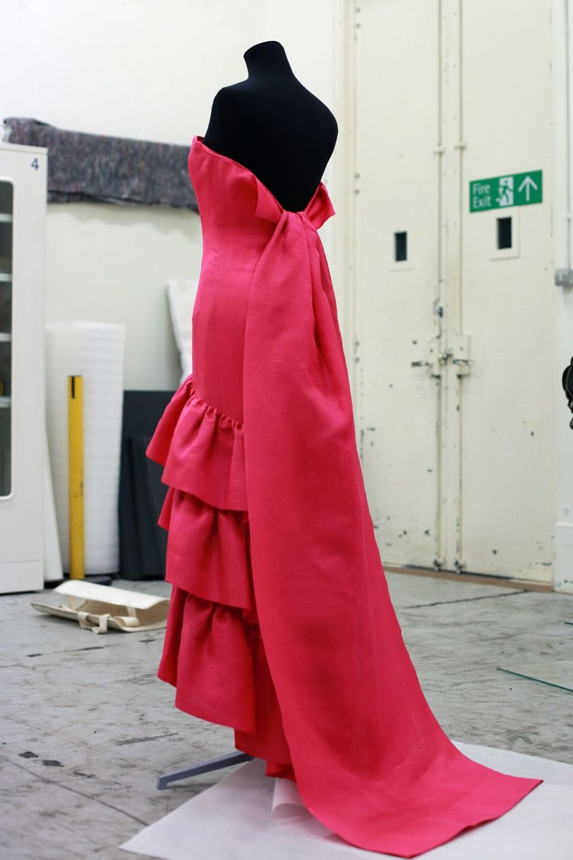 Взгляд изнутри: Выставка Balenciaga: Shaping Fashion (фото 3)