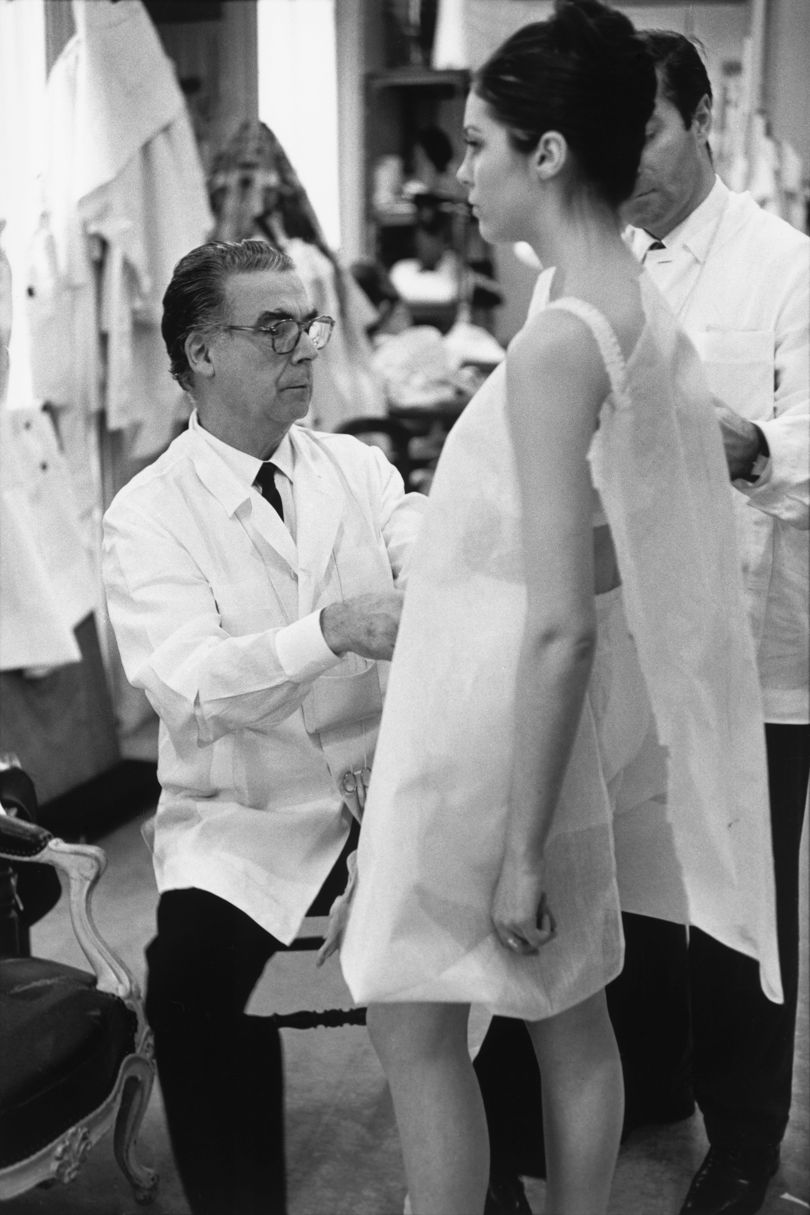 Взгляд изнутри: Выставка Balenciaga: Shaping Fashion (фото 1)