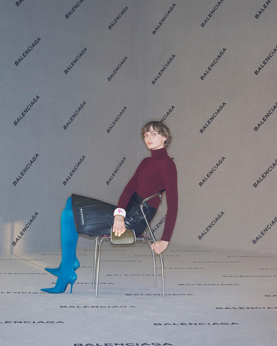 Balenciaga сняли рекламу на фоне ковра (фото 3)