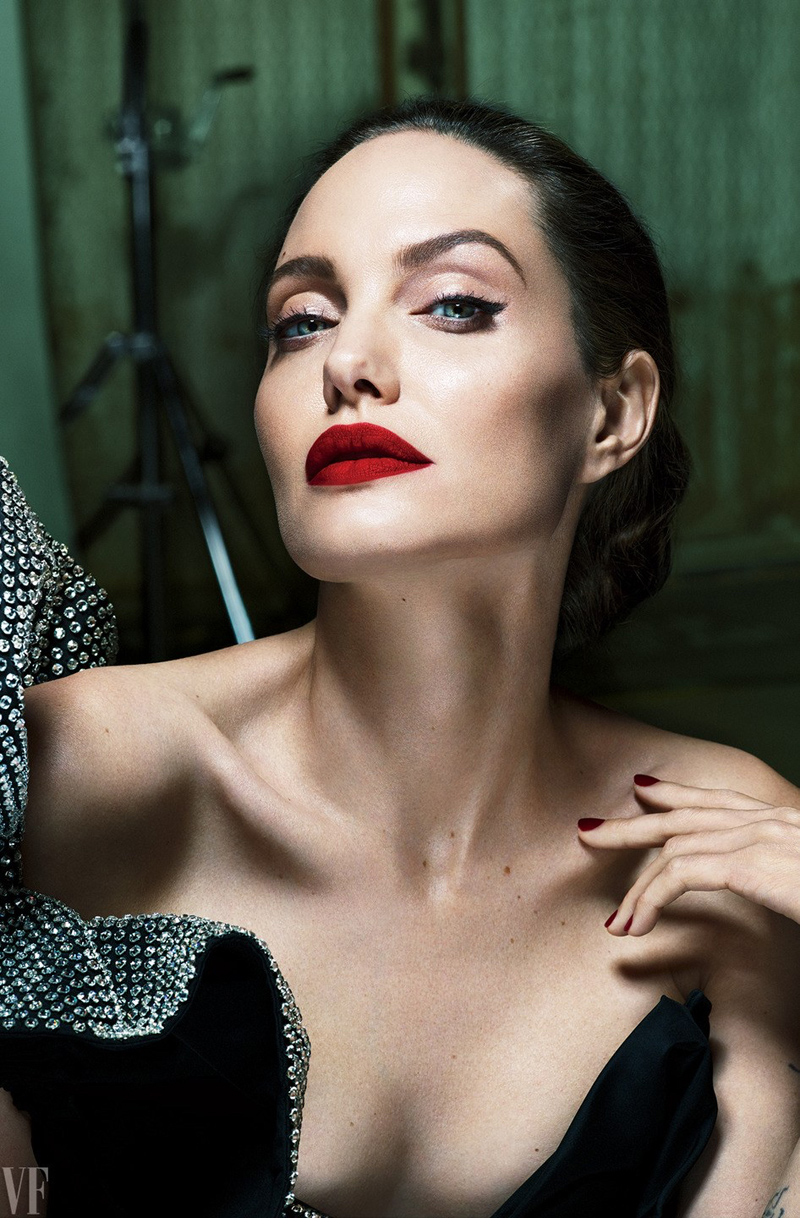 Что Анджелина Джоли рассказала Vanity Fair (фото 9)