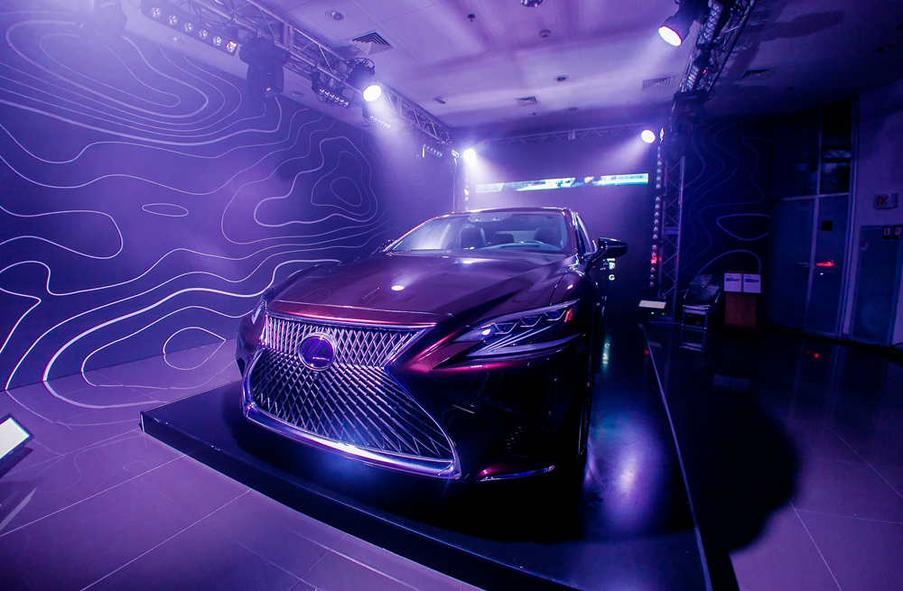 В Украине показали новый флагманский седан Lexus (фото 7)