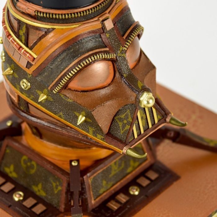 Это интересно: Сумки Louis Vuitton, переделанные в маски Star Wars (фото 11)