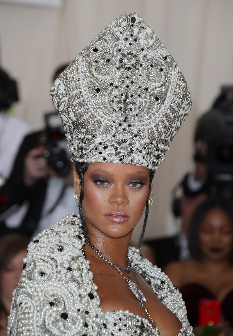 10 лучших головных уборов Met Gala — 2018 (фото 3)