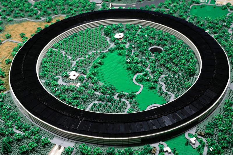 Мав час та натхнення: Инженер построил офис Apple из Lego (фото 1)