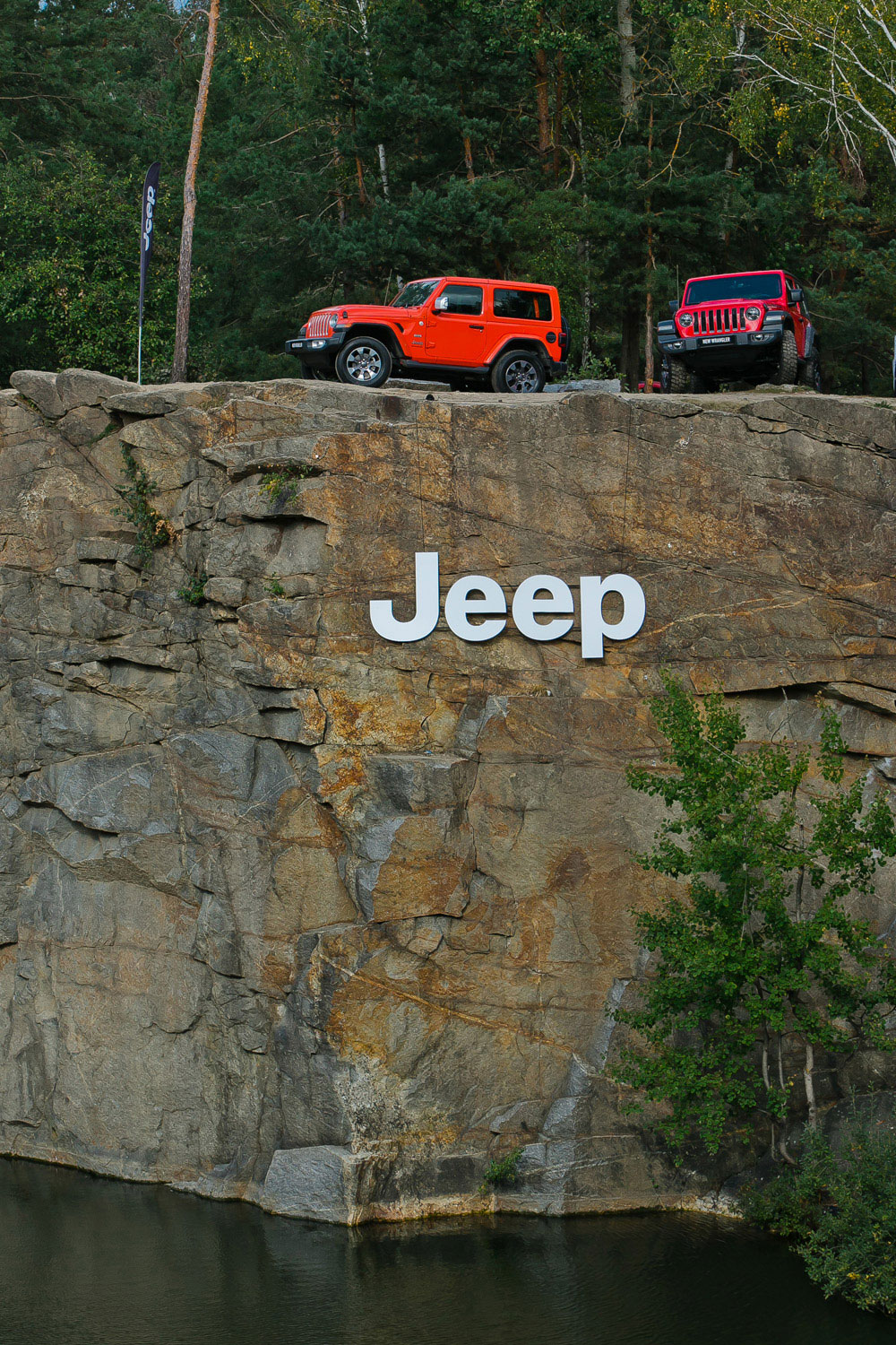 В Украине представили обновленный внедорожник Jeep Wrangler (фото 11)