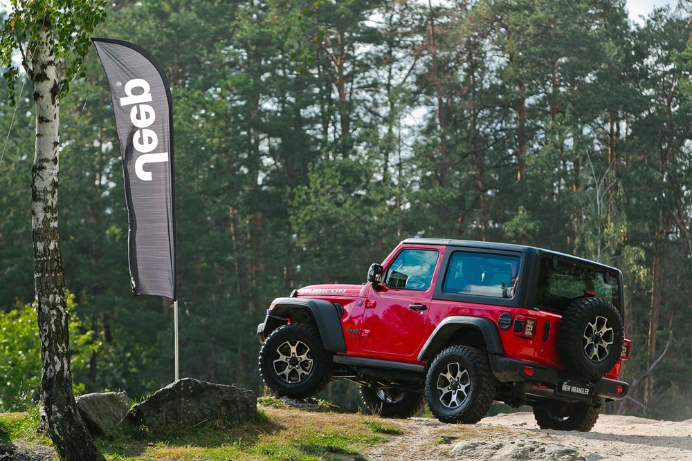 В Украине представили обновленный внедорожник Jeep Wrangler (фото 14)