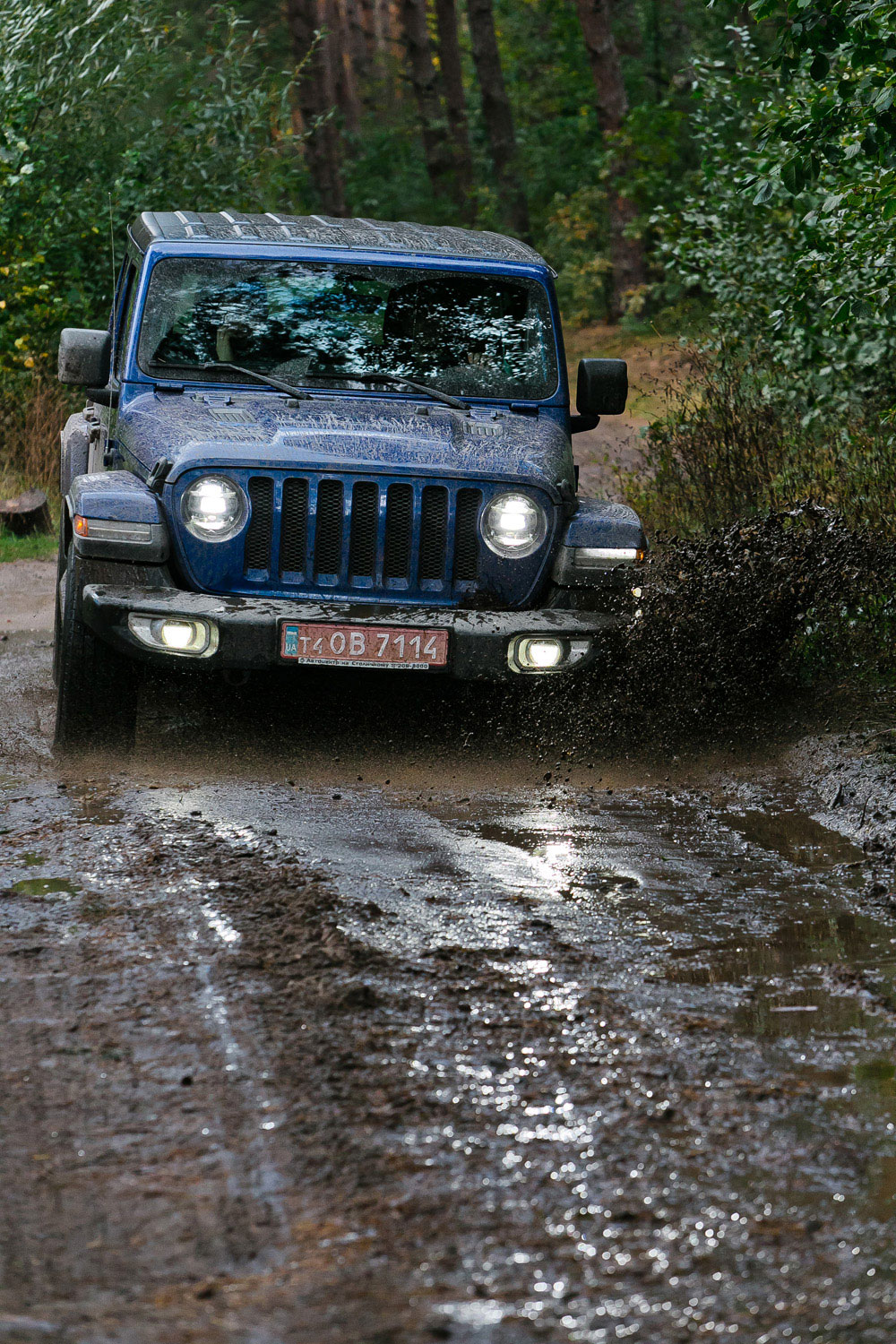 В Украине представили обновленный внедорожник Jeep Wrangler (фото 17)