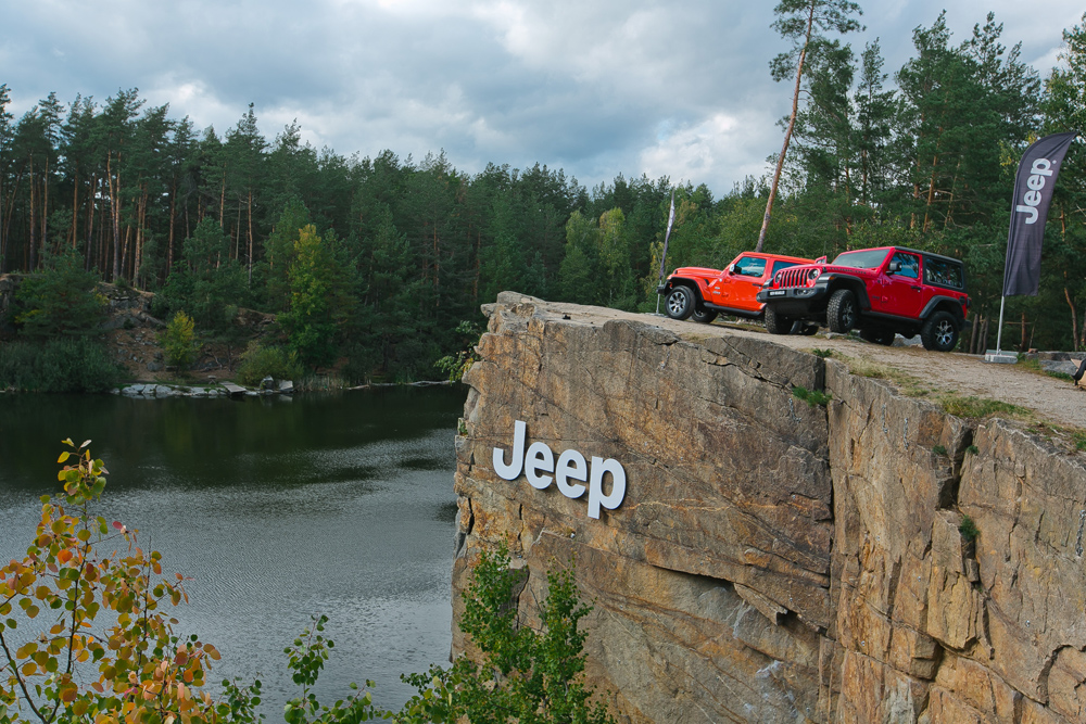 В Украине представили обновленный внедорожник Jeep Wrangler (фото 19)