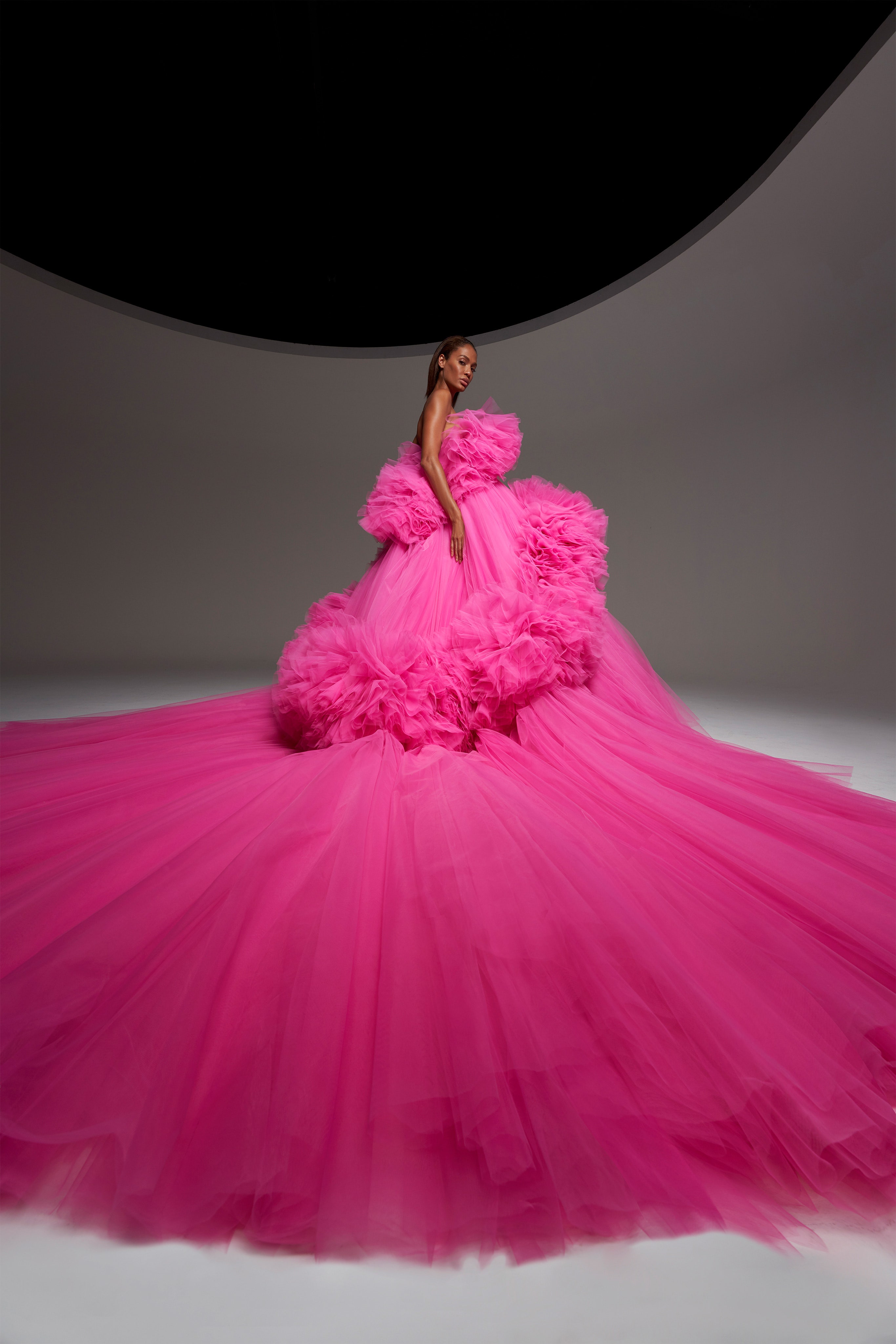 Платья, напоминающие весенние цветы, в коллекции Giambattista Valli (фото 2)
