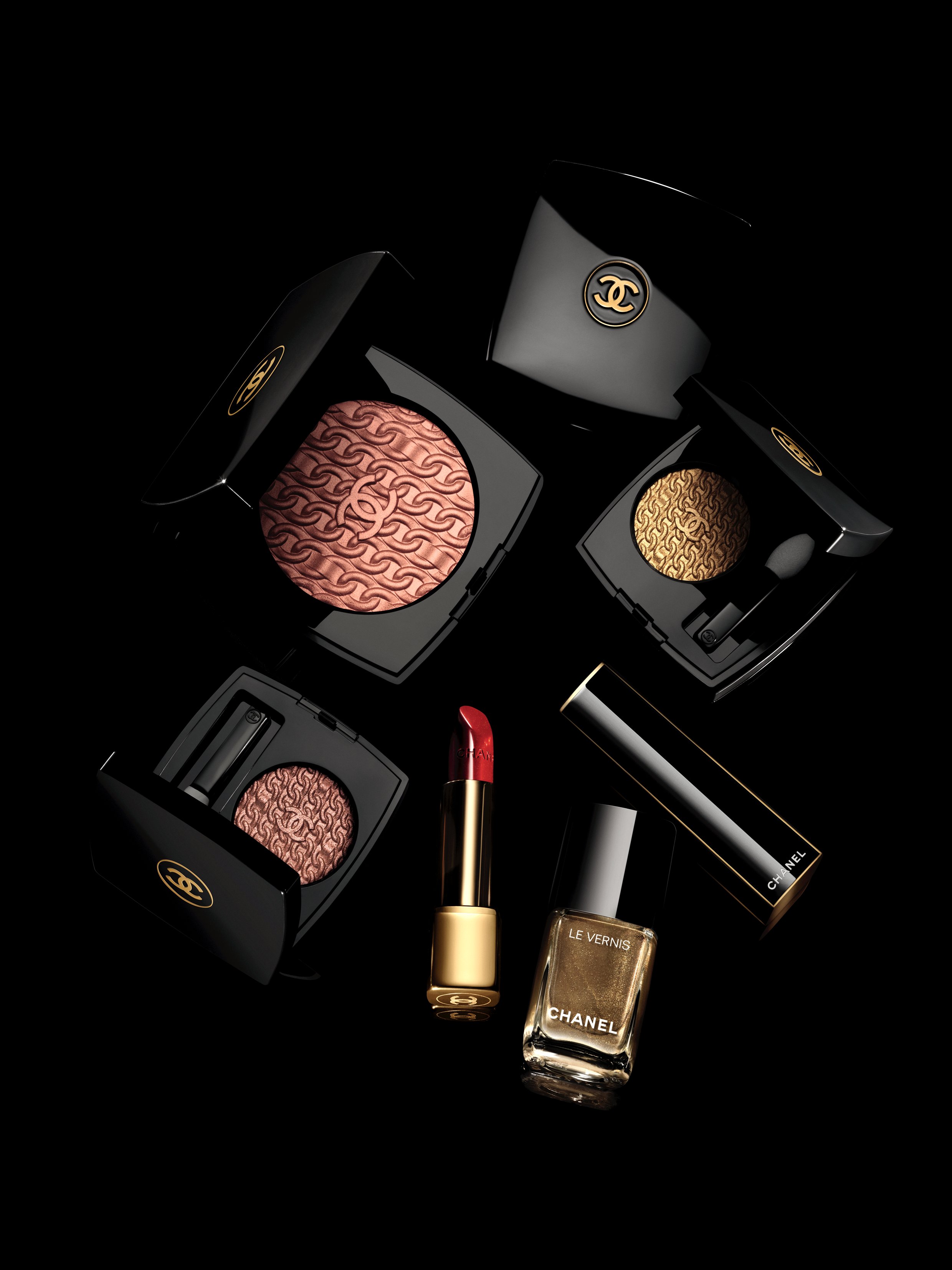 Встречайте рождественскую коллекцию: Красная помада Chanel — всегда желанна (фото 3)