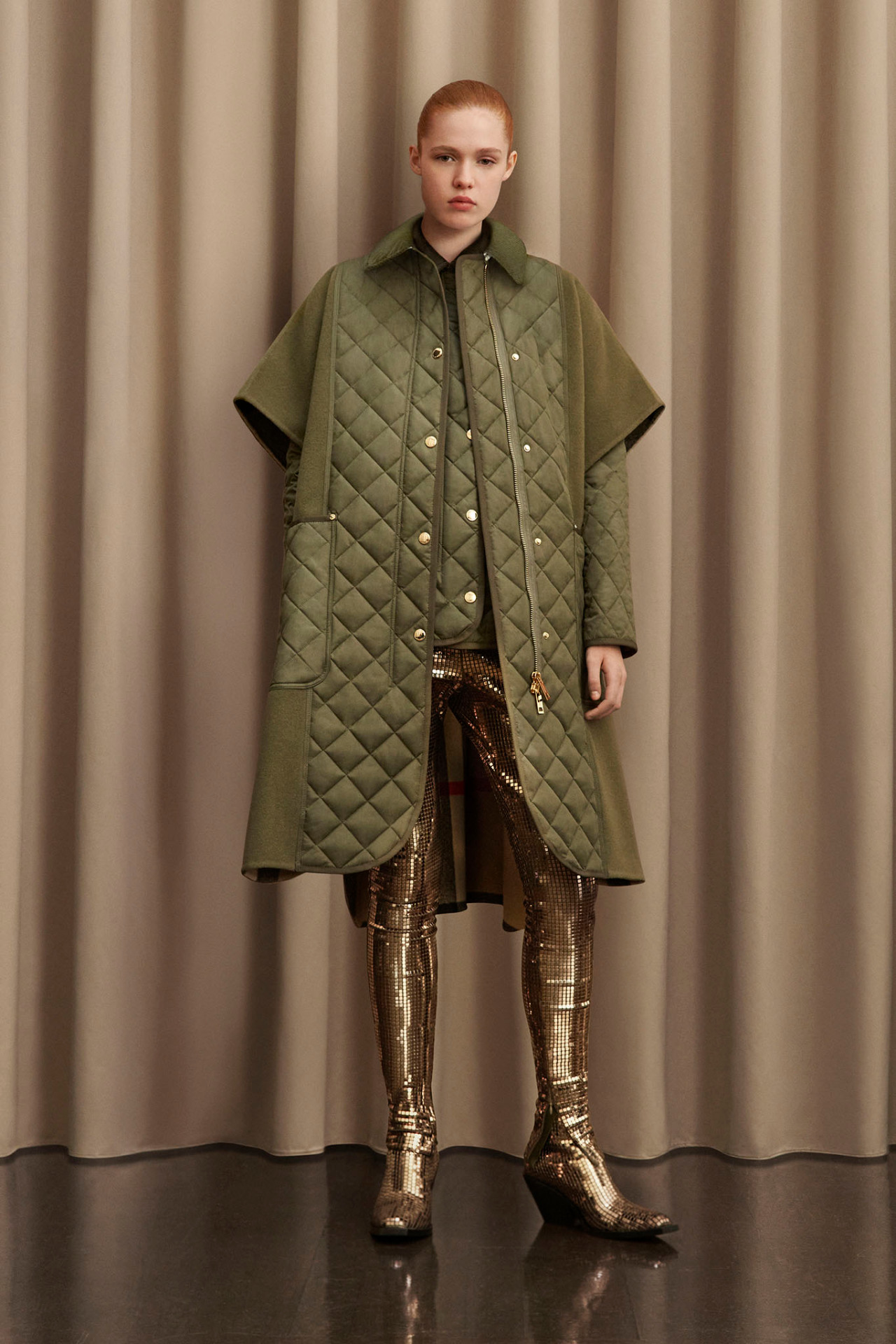 Жизнь взаперти: Burberry создали униформу для редких выходов на улицу (фото 3)