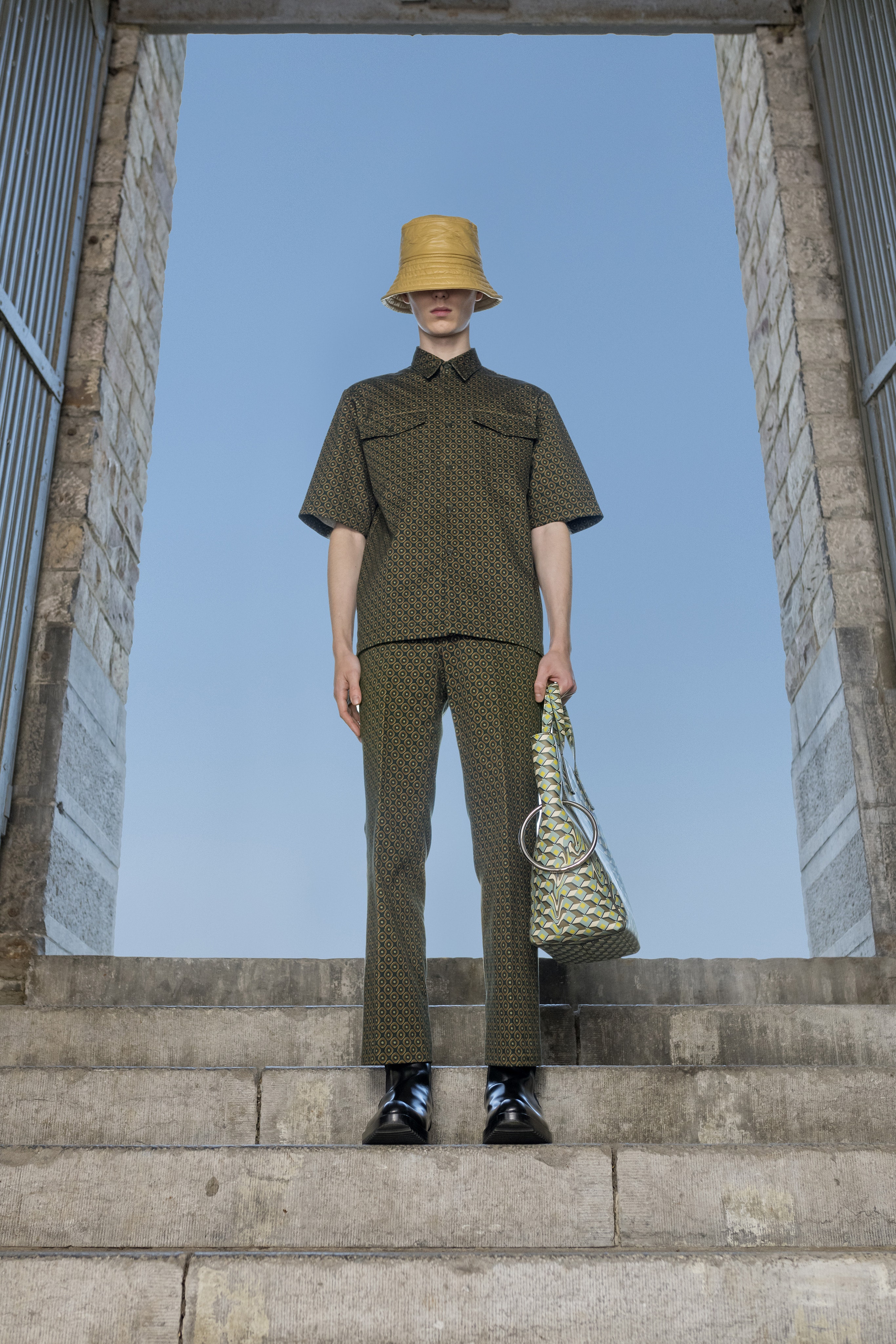 Из чего состоит современный мужской гардероб: Подсматриваем у Dries Van Noten (фото 20)