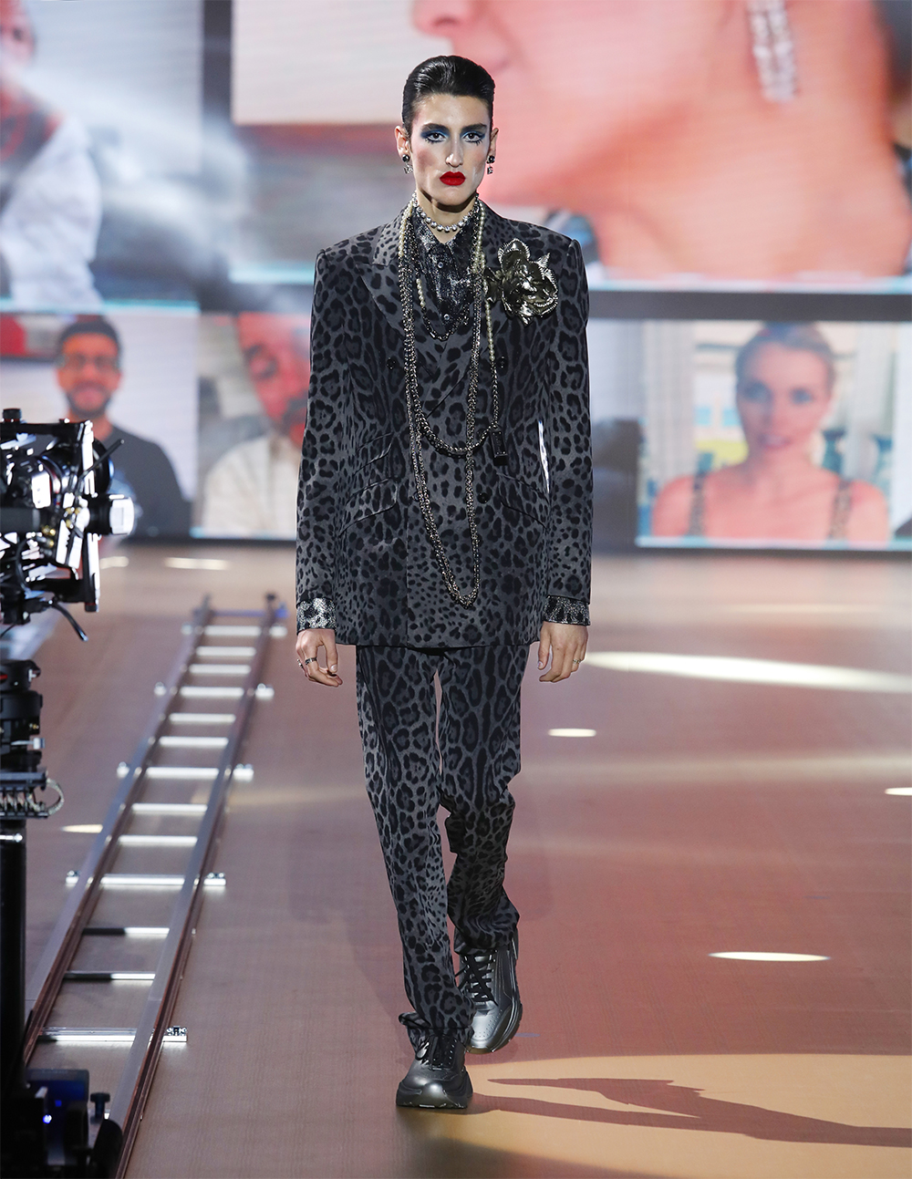 Dolce & Gabbana перенесли тикток на подиум в коллекции осень/зима — 2021 (фото 2)