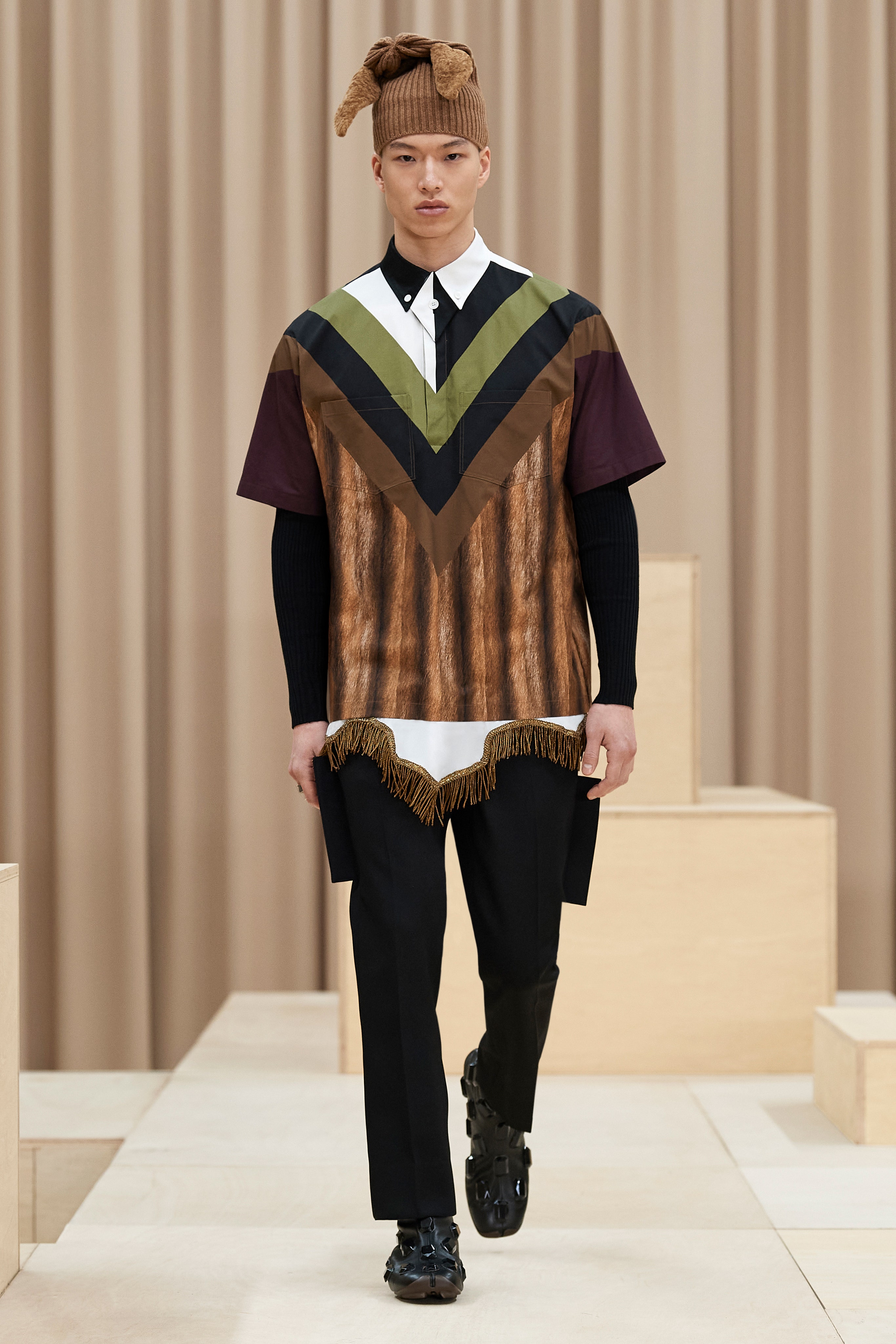 Burberry устроили показ прямо в бутике. Смотрите, как это было (фото 9)