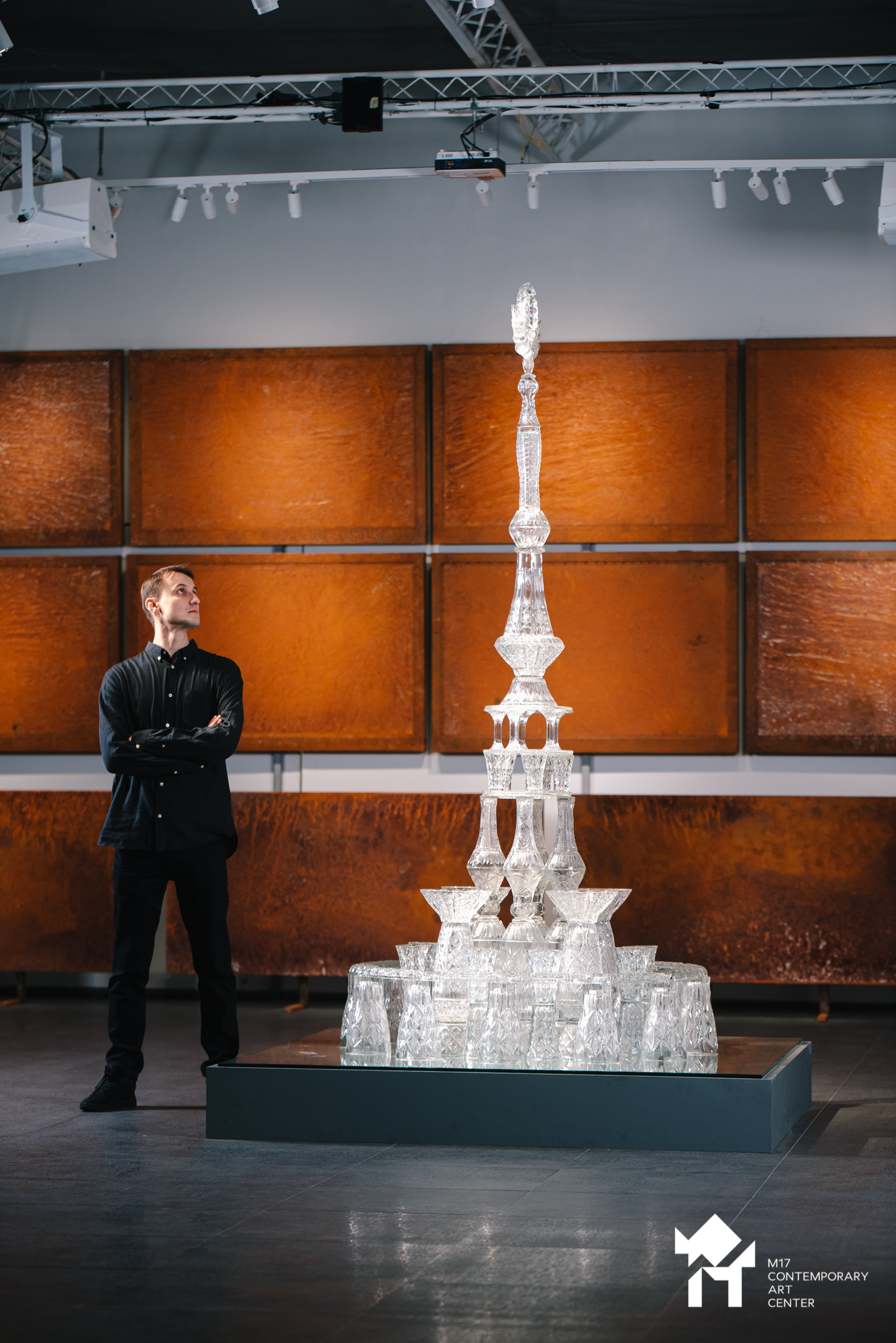 Скульптури з моху та кришталь із бабусиного серванта: Що дивитися на M17 Sculpture Prize (фото 19)