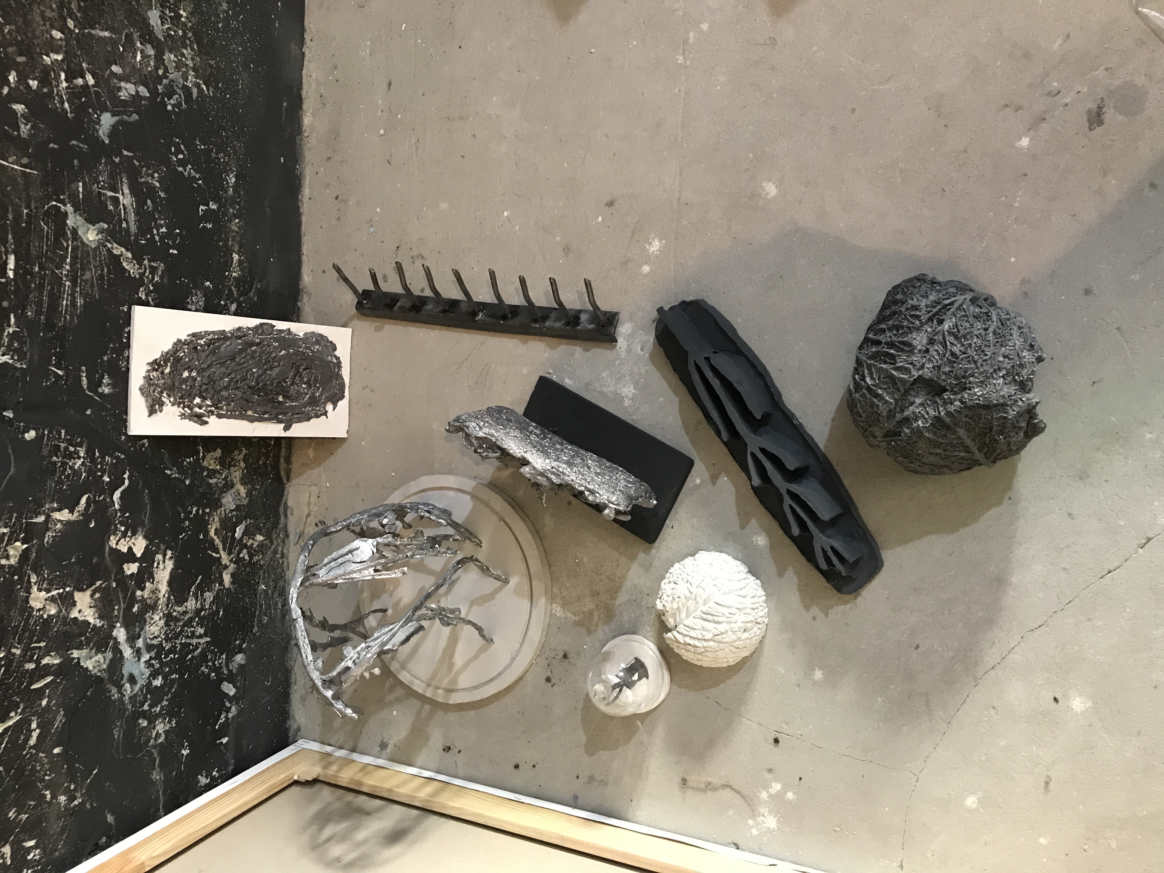 Скульптури з моху та кришталь із бабусиного серванта: Що дивитися на M17 Sculpture Prize (фото 10)