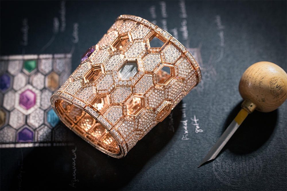 “Их носят не для того, чтобы спрятаться”: Bvlgari представили коллекцию женских и мужских часов (фото 10)