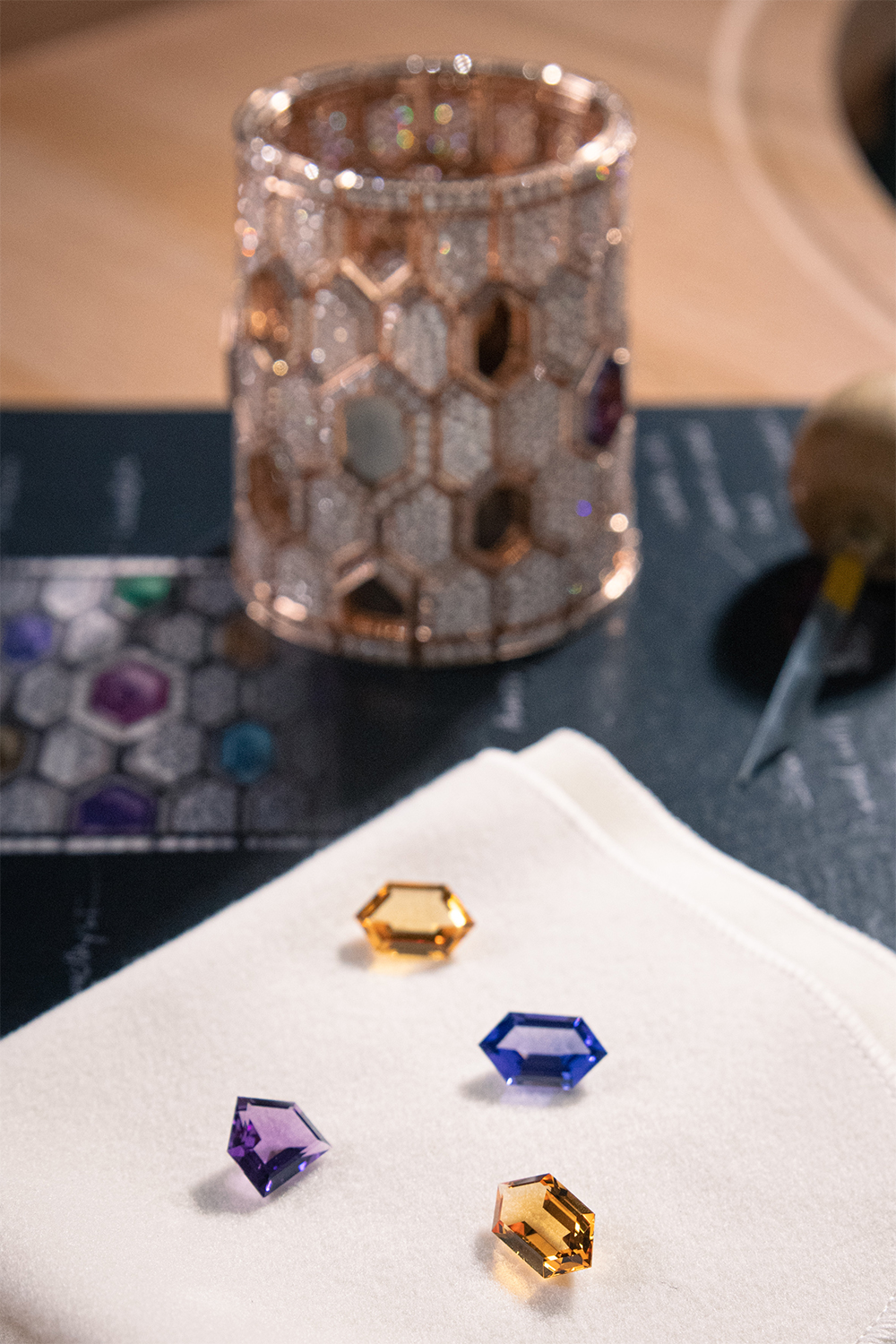 “Их носят не для того, чтобы спрятаться”: Bvlgari представили коллекцию женских и мужских часов (фото 8)