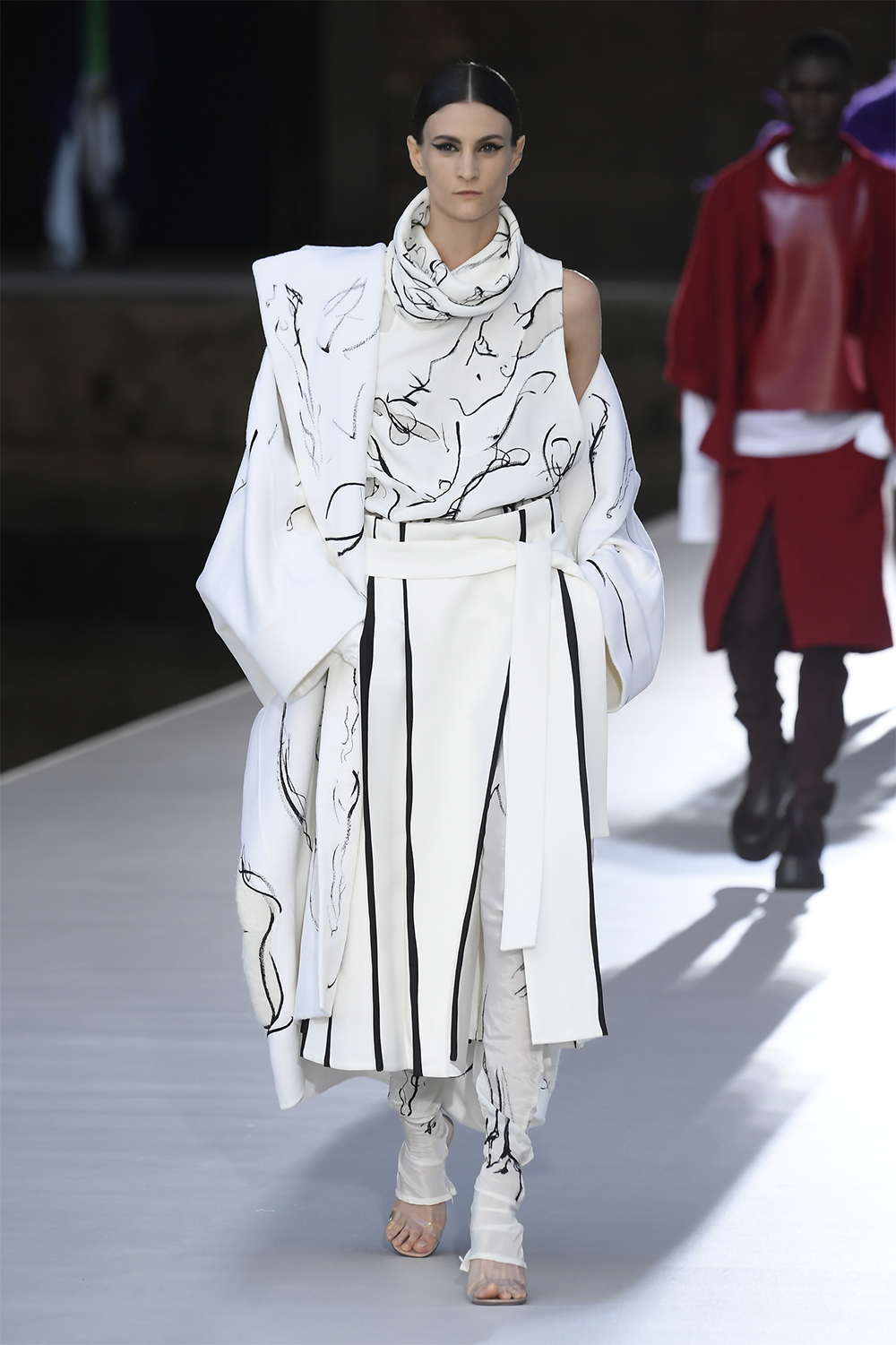 Valentino создали кутюр вместе с 17 художниками (и еще 5 фактов о коллекции) (фото 9)