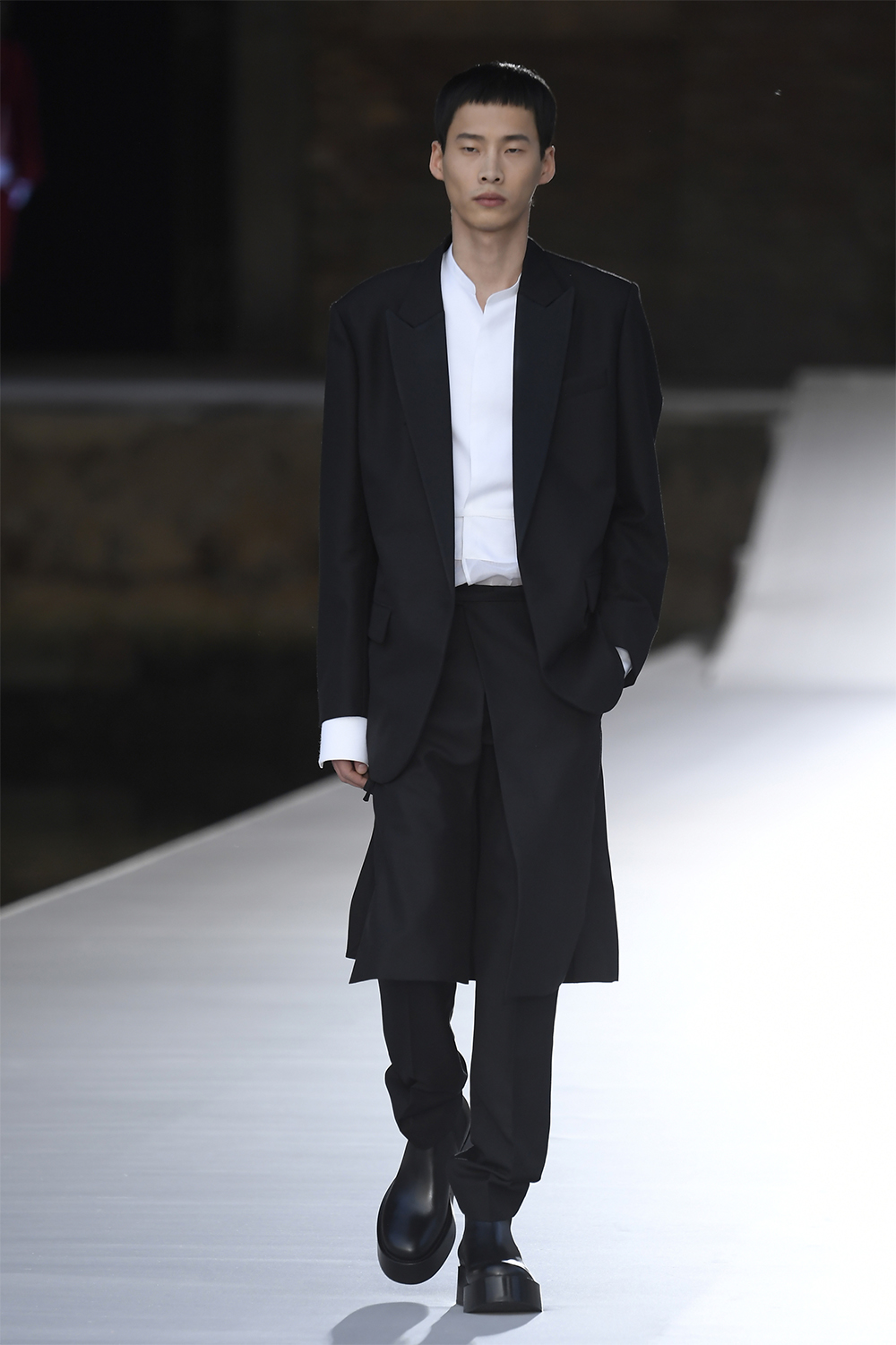 Valentino создали кутюр вместе с 17 художниками (и еще 5 фактов о коллекции) (фото 10)