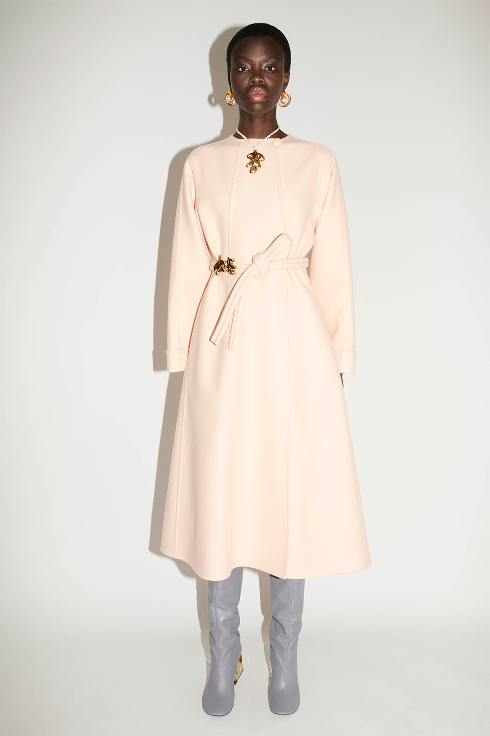 Круизная коллекция Jil Sander навеяна тоской по близким людям и посвящена индивидуальности (фото 27)