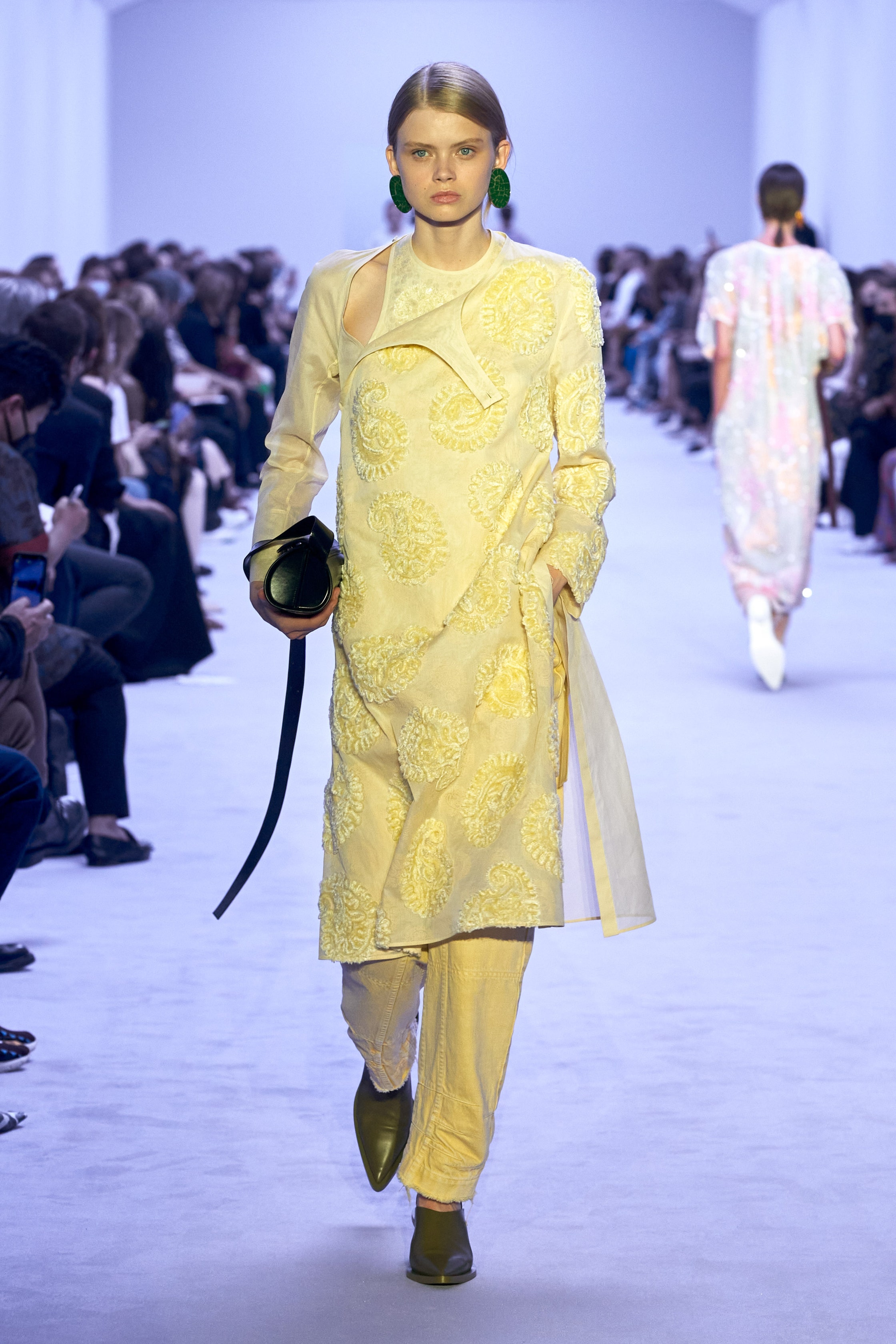 Семейные узы, светлое будущее, оптимизм: О чем говорит коллекция Jil Sander (фото 42)