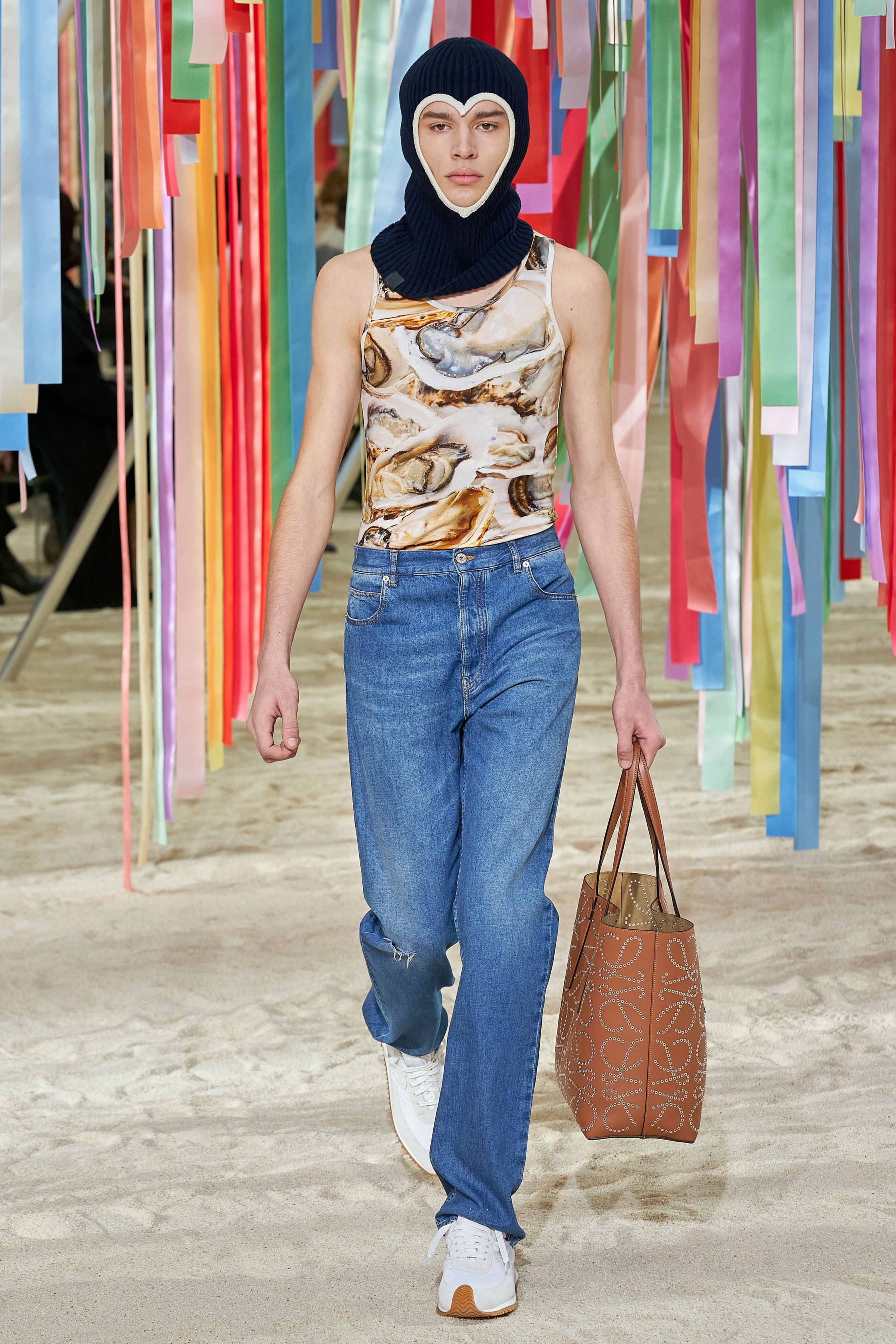 Украинская музыка у Loewe, мир без ковида у Dries Van Noten: Чем запомнилась Неделя мужской моды (фото 2)