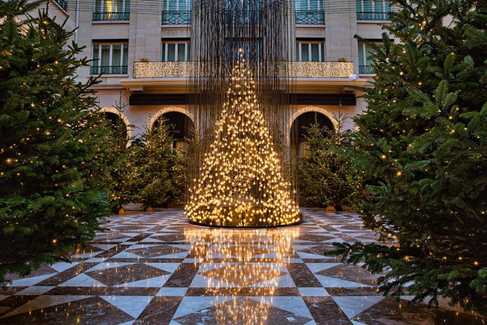 Новогодний декор отеля Four Seasons George V в Париже