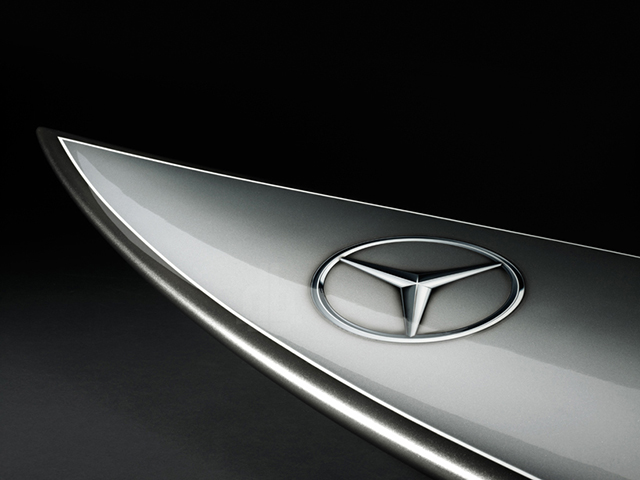 Доска для серфинга от Mercedes-Benz и Гарретта Макнамары (фото 1)