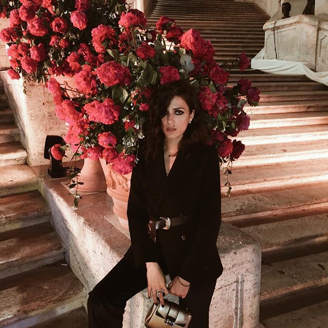 [ She dreamed improbable dreams 
Followed her heart & created her own little fairytale 
A dark soul surrounded by delicate #peonies. ] 
One of the best magic night  at #PiazzaDiSpagna together with #BulgariFamily   #GoldeaRomanNight