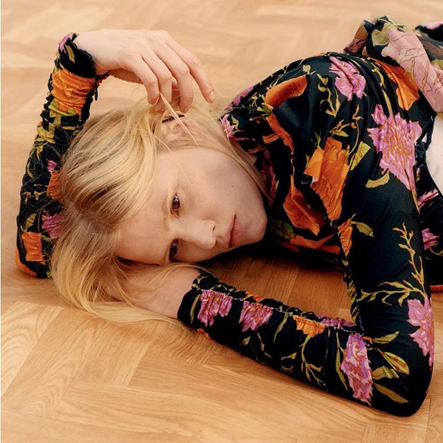 THE SPRING SUMMER 17 COLLECTION. Featured in @reeditionmag, photography by @colin_dodgson styling by @vanessareidofficial.
Shop online on Balenciaga.com or visit your Balenciaga store. Use our Store Locator on Balenciaga.com to reach your closest boutique. Link in bio.
#Balenciaga #SS17