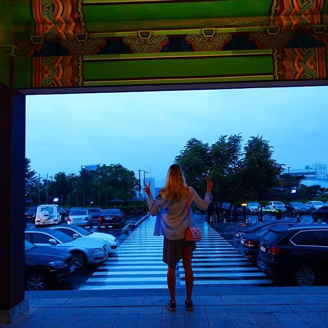 Triple V enjoying the rain! #lovekorea   #heyseoul #seoulvvv
