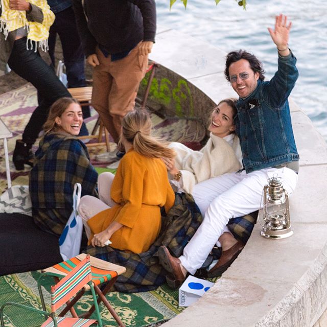 La vie est belle...    
#TravelsWithChufy #PicnicbytheSeine #Picnicenelsena #chufyatcolette @chufy.world @colette @sarahcolette @bureaubetak @assouline
