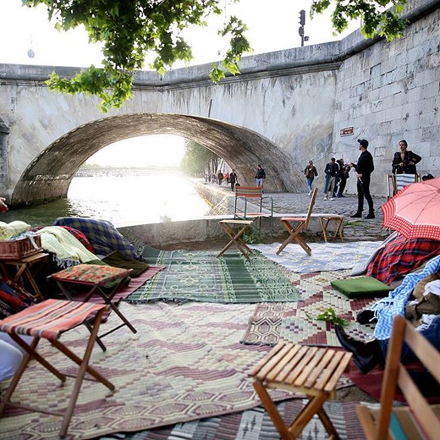 About my picnic by the Seine last night   
Thank you @clasicoargentino for the delicious    empanadas!!! And thank you the amazing @bureaubetak team who made it so magical!!!
#ChufyAtColette #TravelsWithChufy
Merci @saskialawaks for the