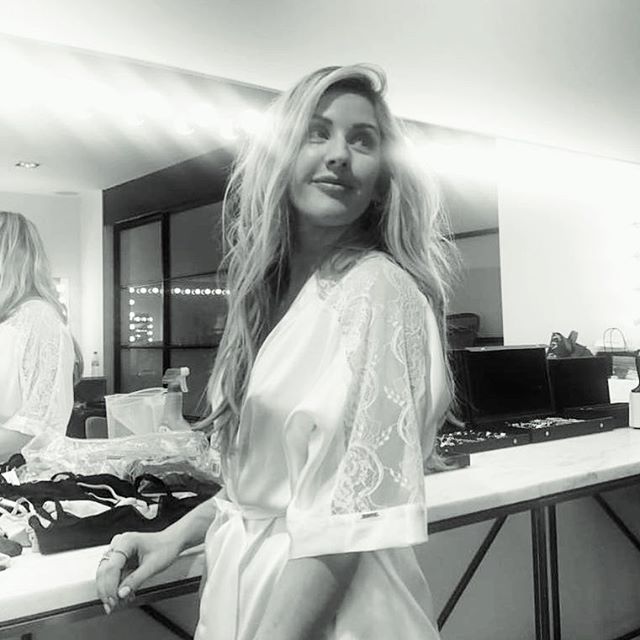 Babe @elliegoulding looking beautilicious hanging out on set today in #RosieForAutograph Silk Robe!
