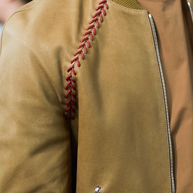 Contrasted baseball stitches    #HermesHomme #Hermes