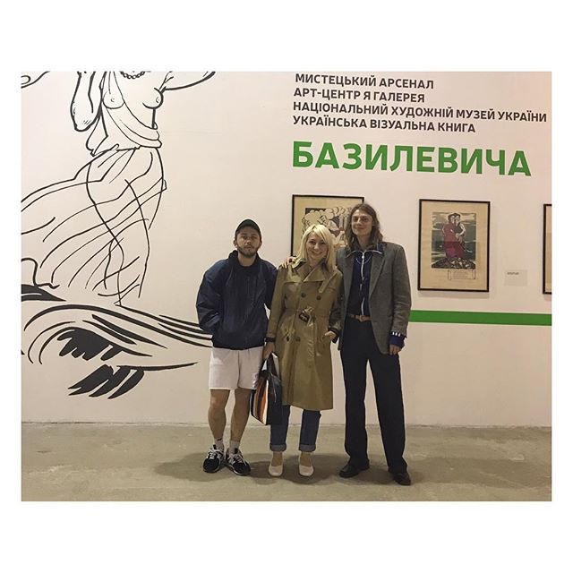 С парнями   #книжныйарсенал
