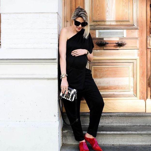 Since I'm slowly getting used to my bump-less body again, it seems appropriate to share one of my favourite baby bump looks on the blog   www.fashionata.com    wearing @enes_antwerpen #enes #babybump